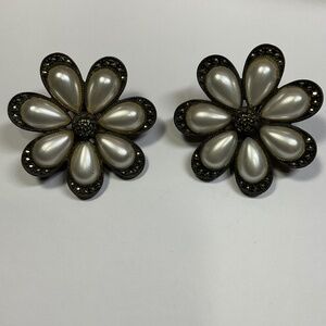 JUDITH JACK Sterling Silver Art Deco Pearl Petals Flower Clip on Earrings. 1.75”